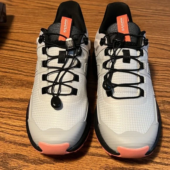 Brand New nortiV8 sneakers/hiking shoe size 7.5 - Picture 2 of 5